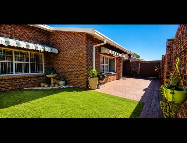3 BEDROOM TOWNHOUSE FOR SALE IN THREE RIVERS